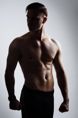 atletik erkek kılığında