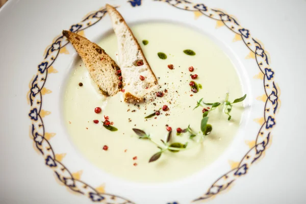 Creamy broccoli cream soup — Stock Photo, Image