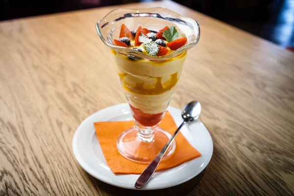 Mango ve süzme peynir tatlısı