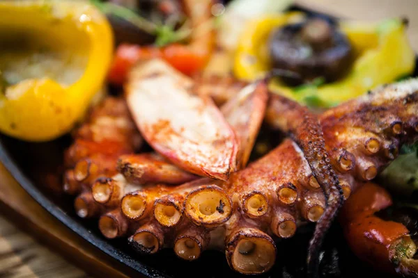 Boiled octopus with vegetables — Stock Photo, Image