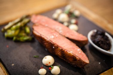 Kızarmış ördek göğsü