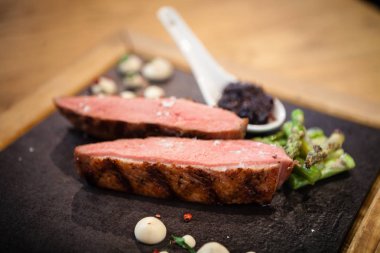 Kızarmış ördek göğsü