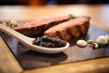 Kızarmış ördek göğsü