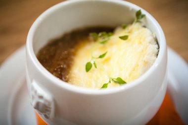 Fransız soğan çorbası