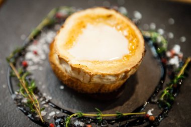 Keçi peynirli ızgara tost