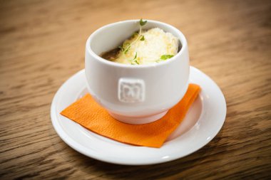 Fransız soğan çorbası