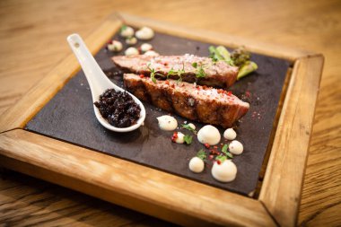 Kızarmış ördek göğsü