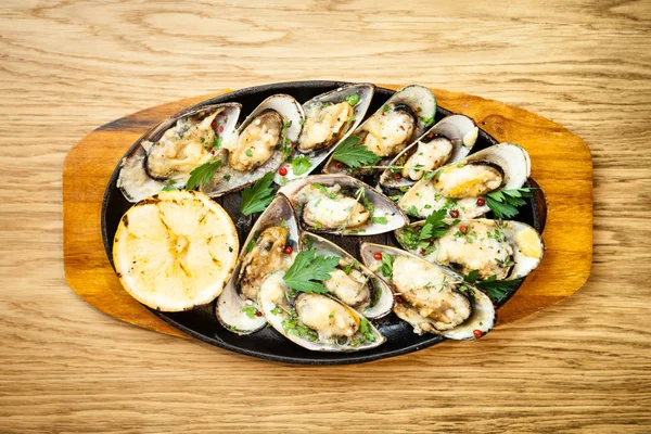 Peynirli fırında midye