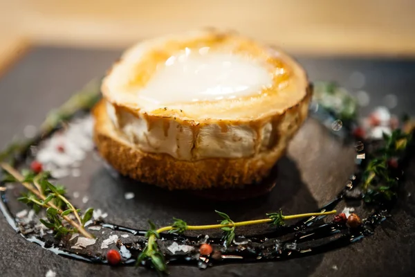 Keçi peynirli ızgara tost