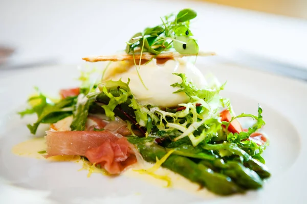 Mozzarella peyniri, taze salata