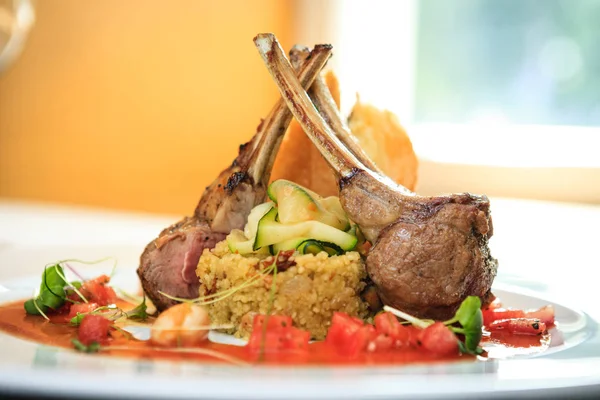 Kuskus ile ızgara kuzu