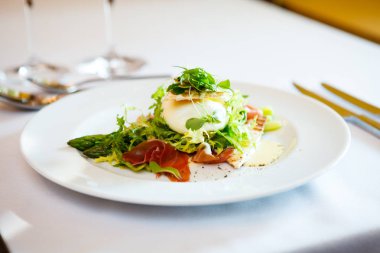 Mozzarella peyniri, taze salata