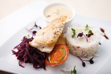 pilavlı tavuk göğsü