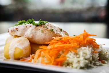 Krem peynirli tavuk dolması