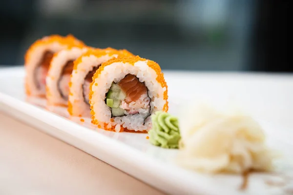 Flying fish roe maki — Zdjęcie stockowe