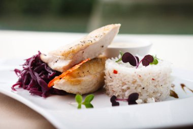 pilavlı tavuk göğsü