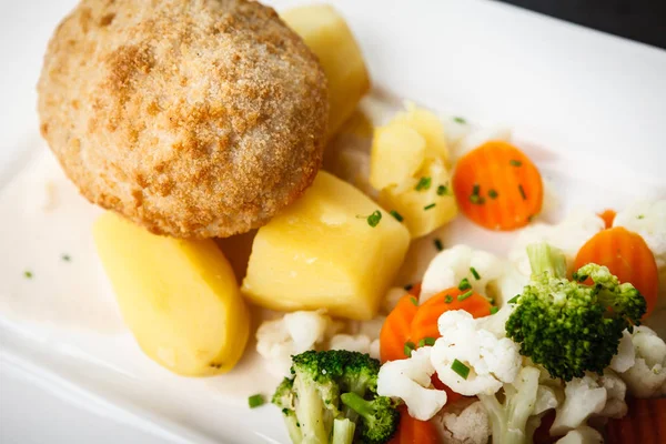 Chicken Kiev with vegetables — Stock Photo, Image