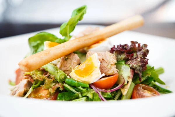 Salad nicoise with tuna — Stock Photo, Image