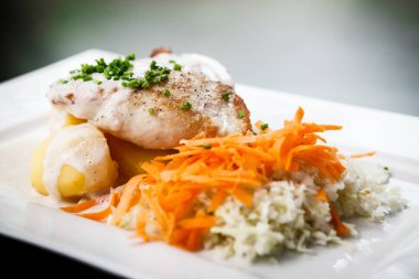 Krem peynirli tavuk dolması