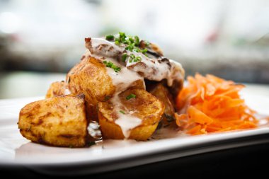 Krem peynirli tavuk dolması