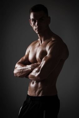 atletik erkek kılığında