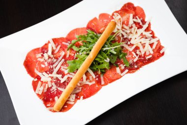 Et carpaccio Parmesan ile
