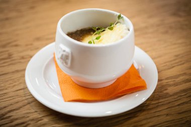 Fransız soğan çorbası