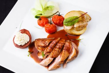 armut ile kızarmış ördek