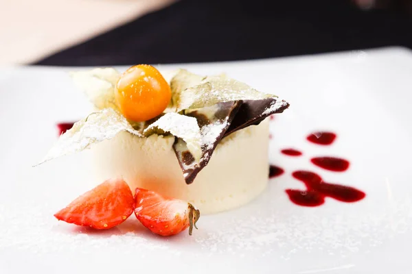 Dessert panna cotta — Photo