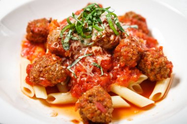 Köfte penne makarna