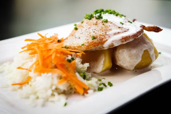 Krem peynirli tavuk dolması