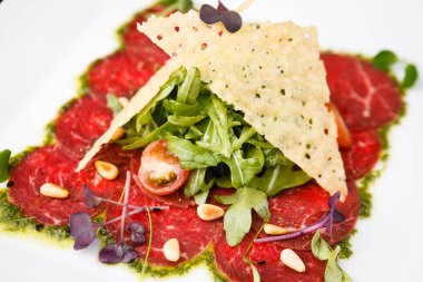 Dana carpaccio salata