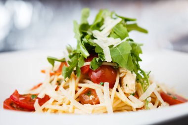 Klasik tavuk makarna