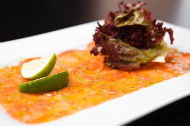 Somon carpaccio meze