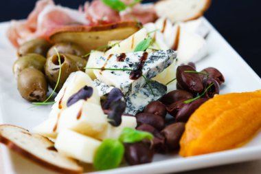 Şaraplar için aperatifler seçimi