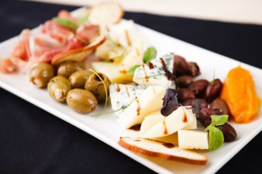 Şaraplar için aperatifler seçimi