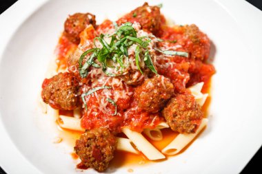 Köfte penne makarna