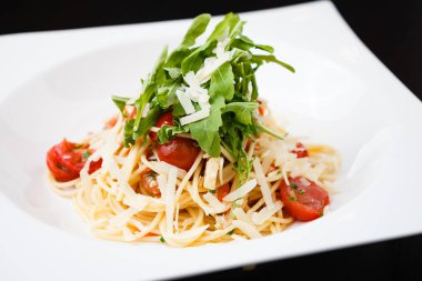 Klasik tavuk makarna