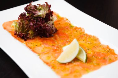 Somon carpaccio meze