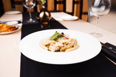 Penne makarna ile tavuk