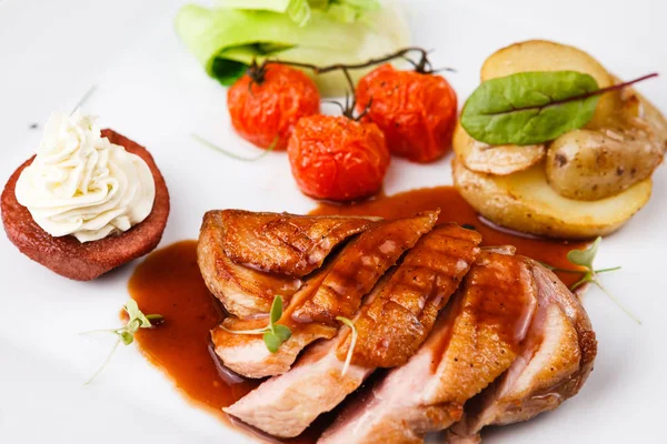 armut ile kızarmış ördek