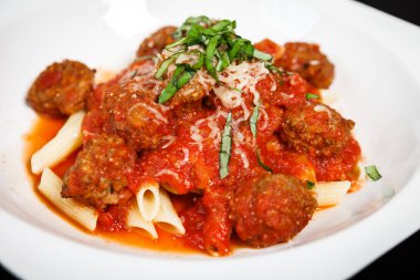 Köfte penne makarna