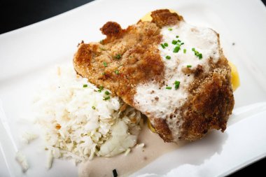 Geleneksel Viyana şnitzel