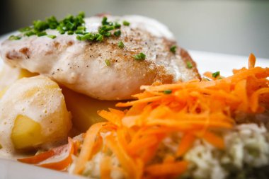 Krem peynirli tavuk dolması