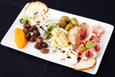 Şaraplar için aperatifler seçimi