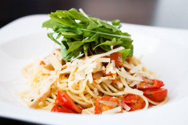 Klasik tavuk makarna