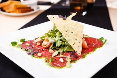 Dana carpaccio salata