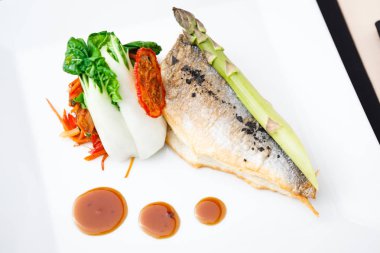 Sebzeli çipura balık