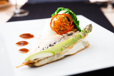 Sebzeli çipura balık