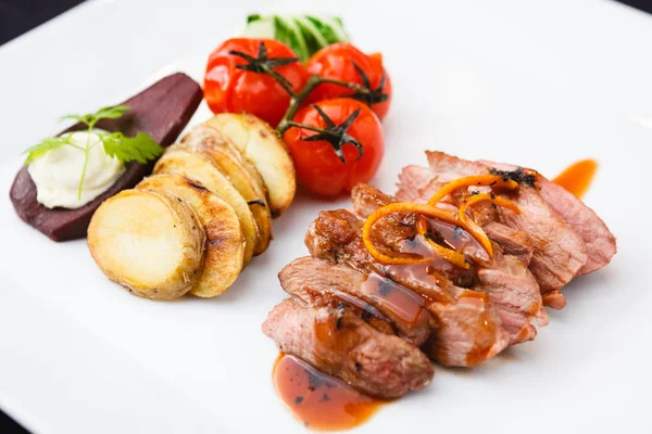 armut ile kızarmış ördek